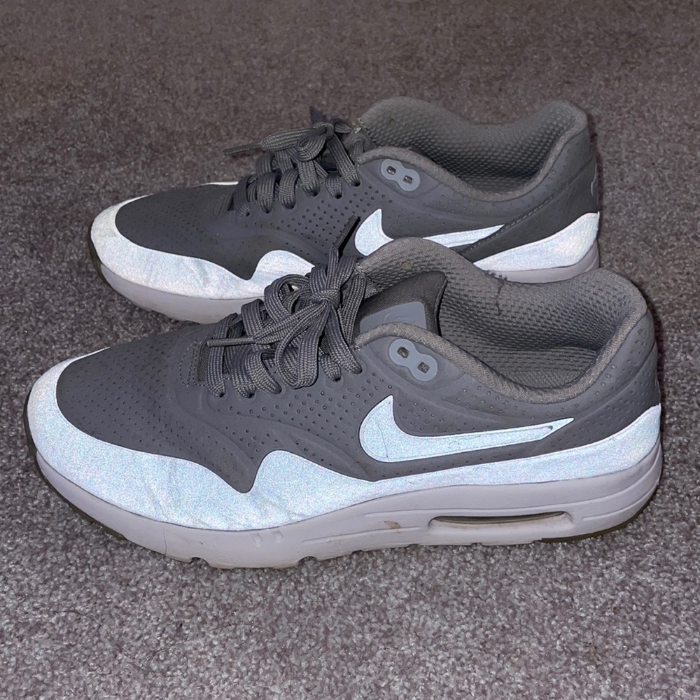 Nike Size 9, Grey/White